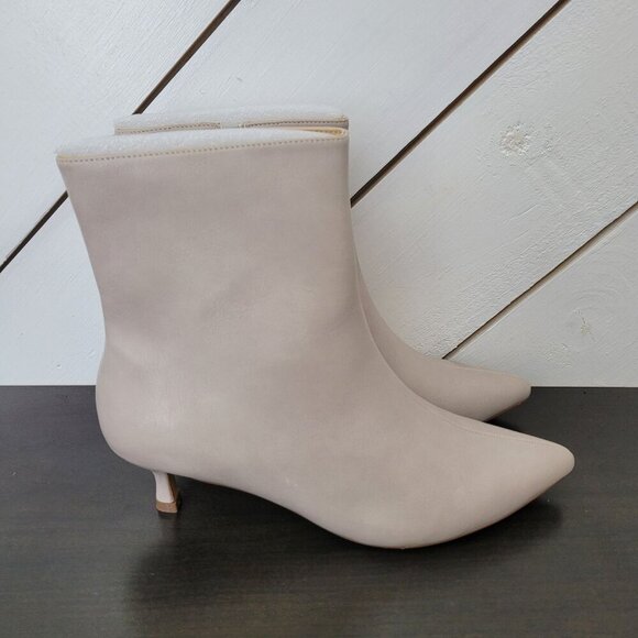 NEW Journee Collection Arely Stone Womens Size 8.5  Ankle Heel Boots - Picture 1 of 10